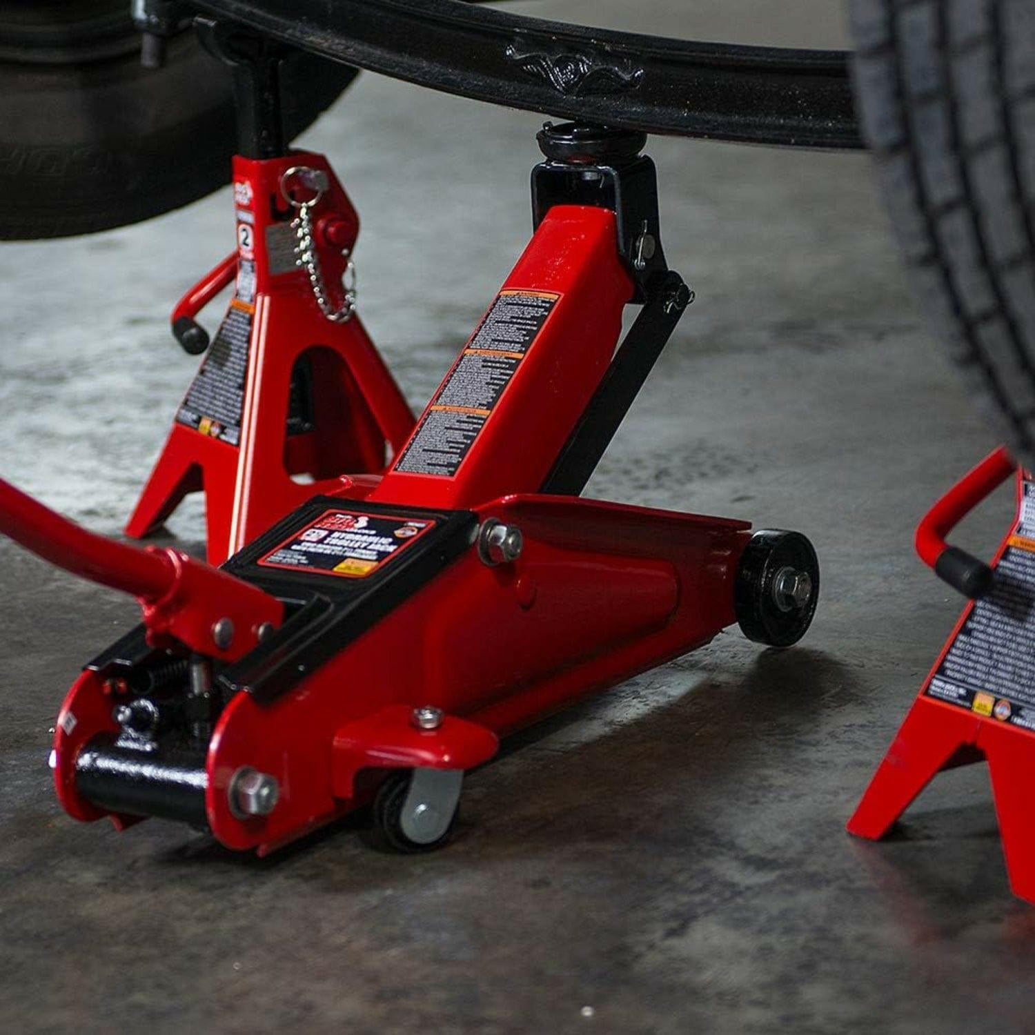 big-red-2.5-ton-floor-jack-with-storage-case